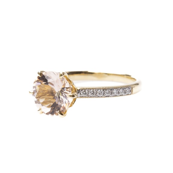 Złoty pierścionek zaręczynowy z diamentami 125/8